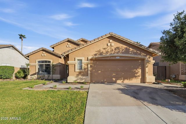 3945 S CACTUS WREN Drive, Chandler, AZ 85248