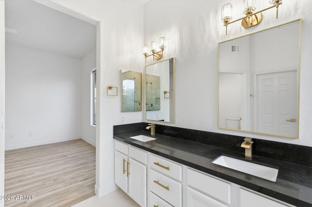 3945 S CACTUS WREN Drive, Chandler, AZ 85248
