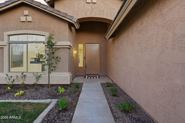 3945 S CACTUS WREN Drive, Chandler, AZ 85248