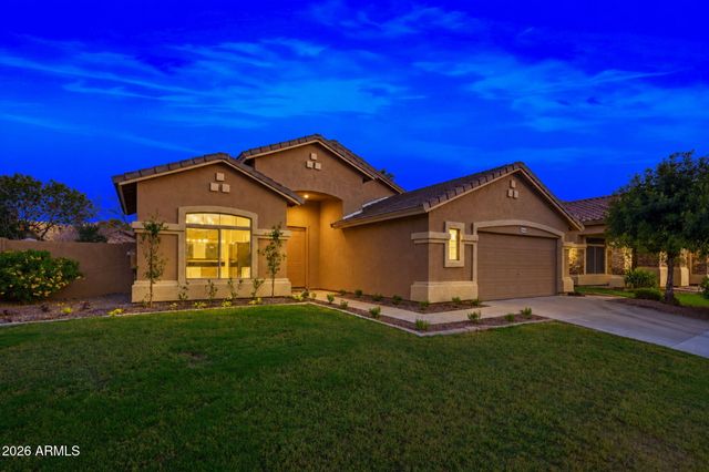 3945 S CACTUS WREN Drive, Chandler, AZ 85248