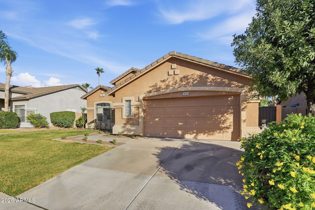 3945 S CACTUS WREN Drive, Chandler, AZ 85248