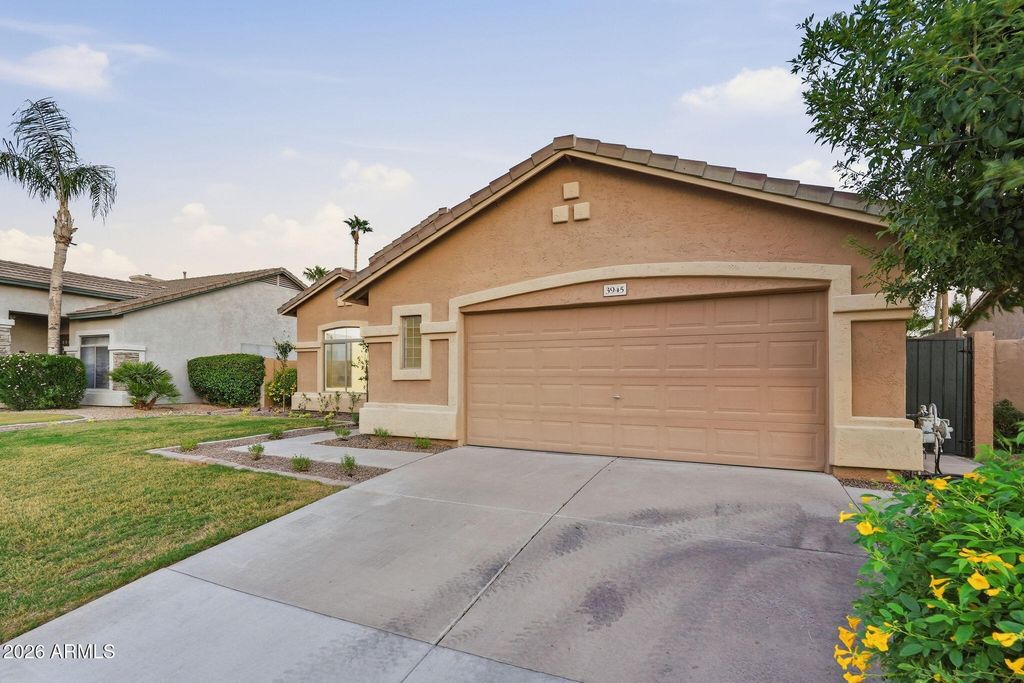 3945 S CACTUS WREN Drive, Chandler, AZ 85248 — photo 4