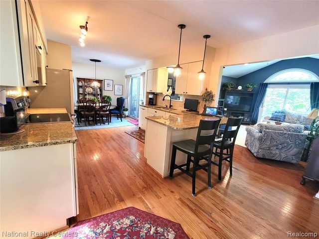 38630 Meeting House Lane, Livonia, MI 48154