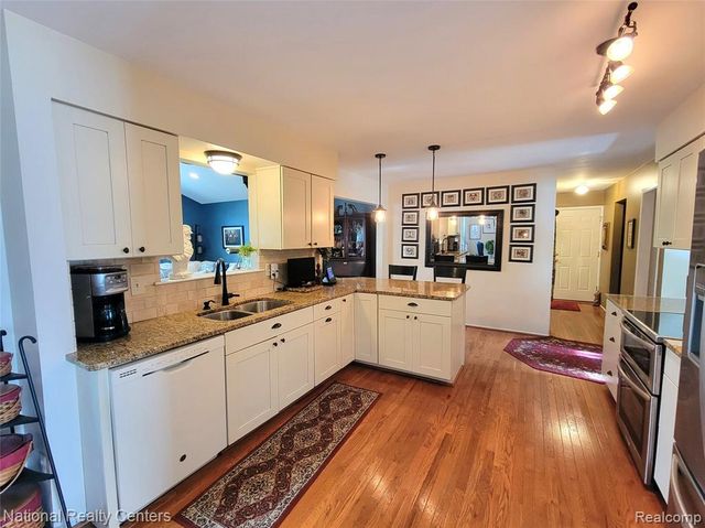 38630 Meeting House Lane, Livonia, MI 48154