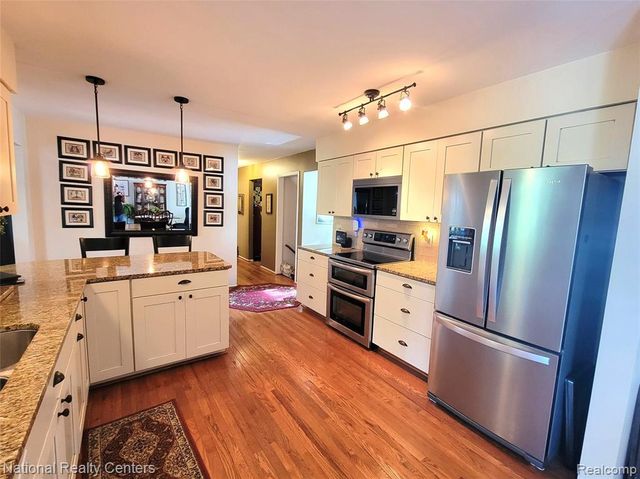 38630 Meeting House Lane, Livonia, MI 48154