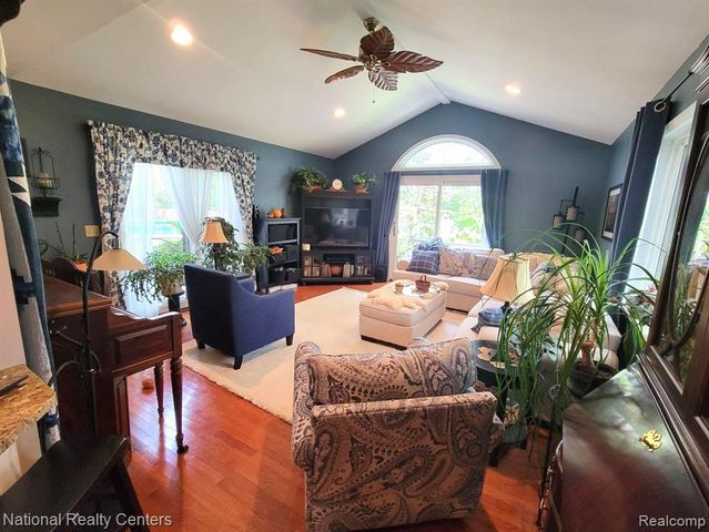 38630 Meeting House Lane, Livonia, MI 48154