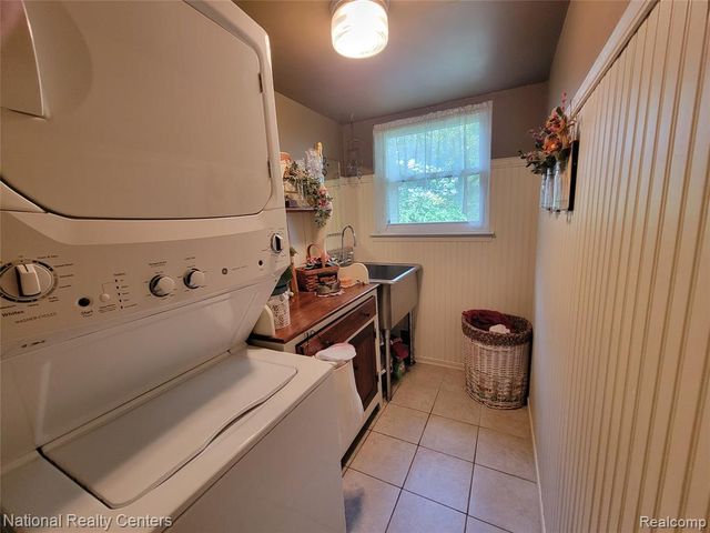 38630 Meeting House Lane, Livonia, MI 48154