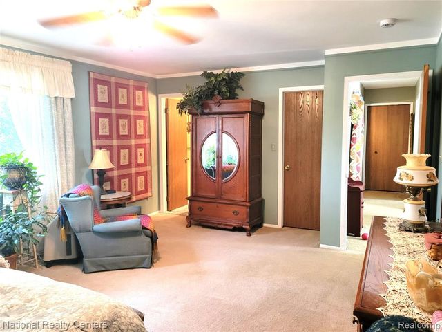 38630 Meeting House Lane, Livonia, MI 48154