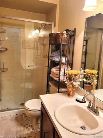 38630 Meeting House Lane, Livonia, MI 48154