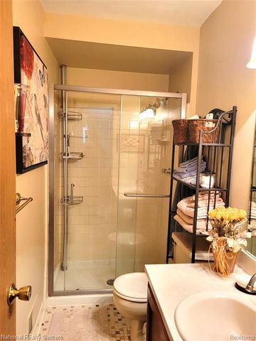 38630 Meeting House Lane, Livonia, MI 48154