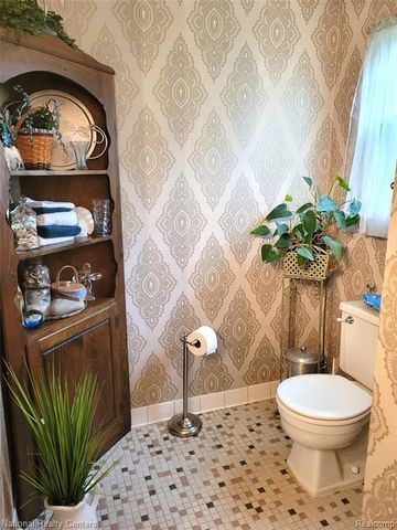 38630 Meeting House Lane, Livonia, MI 48154