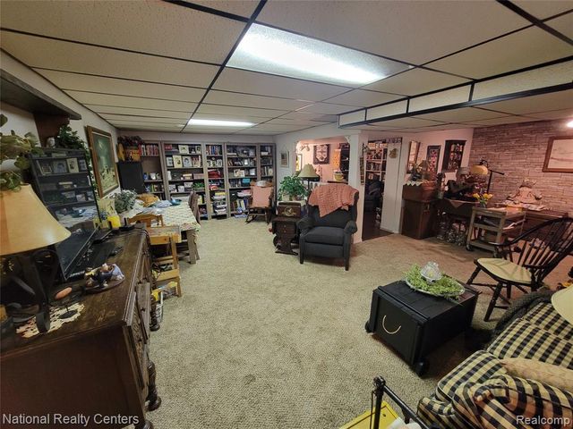 38630 Meeting House Lane, Livonia, MI 48154