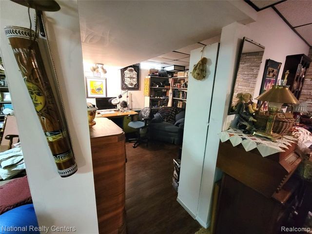 38630 Meeting House Lane, Livonia, MI 48154