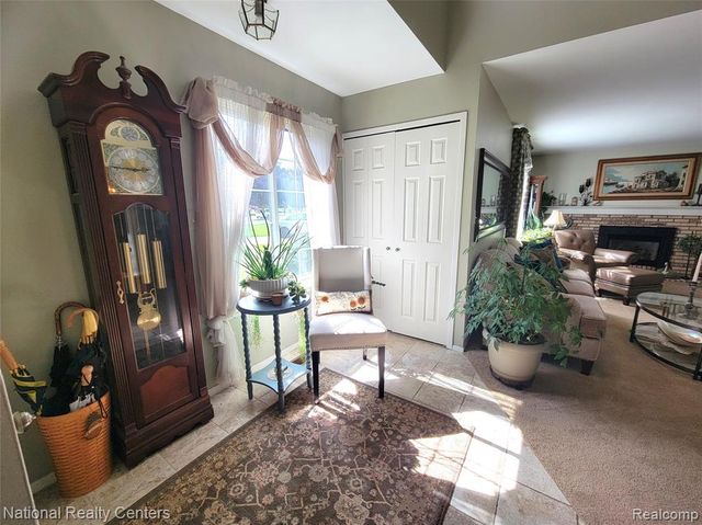 38630 Meeting House Lane, Livonia, MI 48154