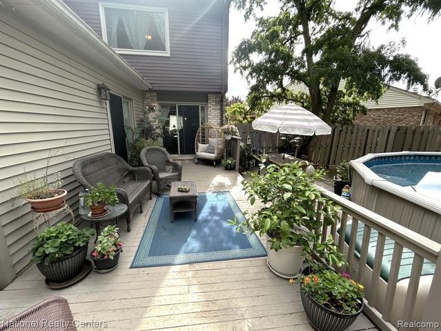 38630 Meeting House Lane, Livonia, MI 48154