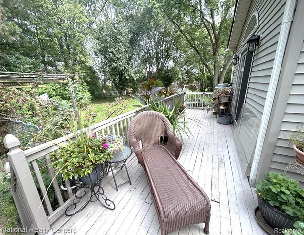 38630 Meeting House Lane, Livonia, MI 48154
