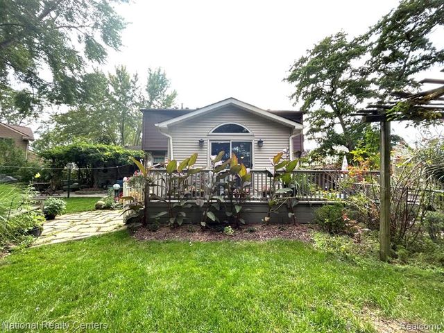 38630 Meeting House Lane, Livonia, MI 48154
