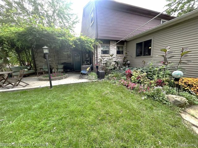38630 Meeting House Lane, Livonia, MI 48154