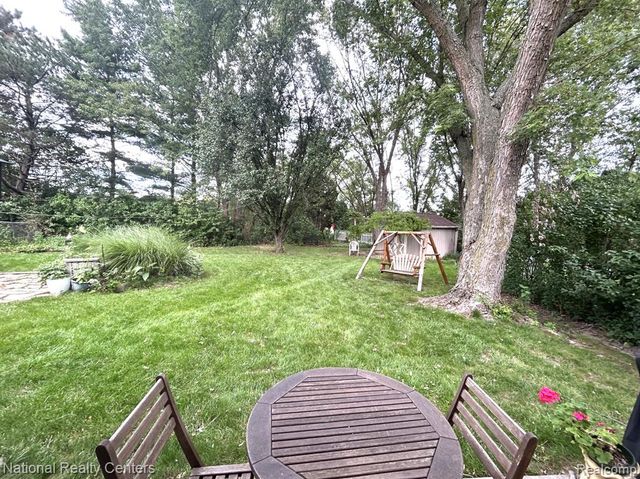 38630 Meeting House Lane, Livonia, MI 48154