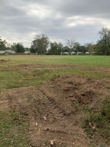 8407 Pertuis Rd, St Amant, LA 70774