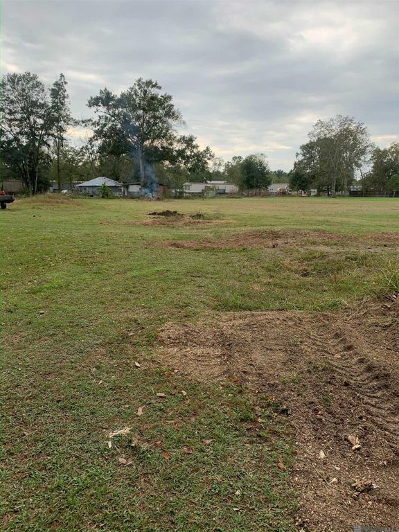 8407 Pertuis Rd, St Amant, LA 70774