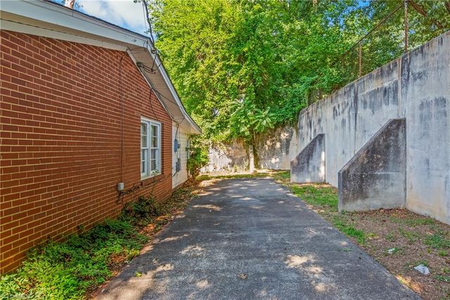 2704 Clement Street, Winston-salem, NC 27127