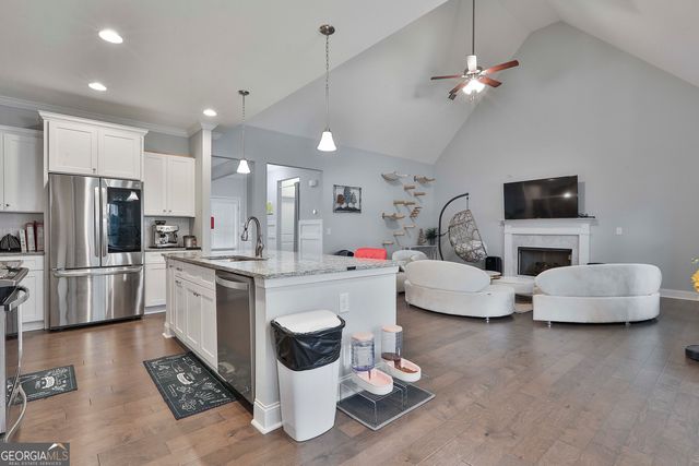 405 Lakeview Way, Lagrange, GA 30241