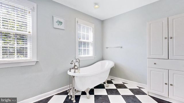 73 WASHINGTON ST, Dover, DE 19901