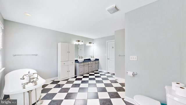 73 WASHINGTON ST, Dover, DE 19901