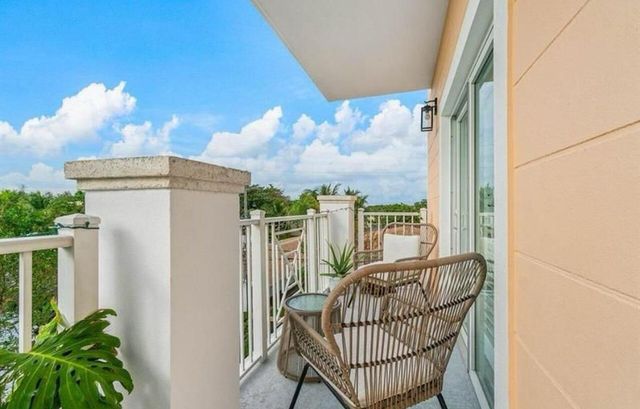 1931 NE 2nd Street 305, Deerfield Beach, FL 33441