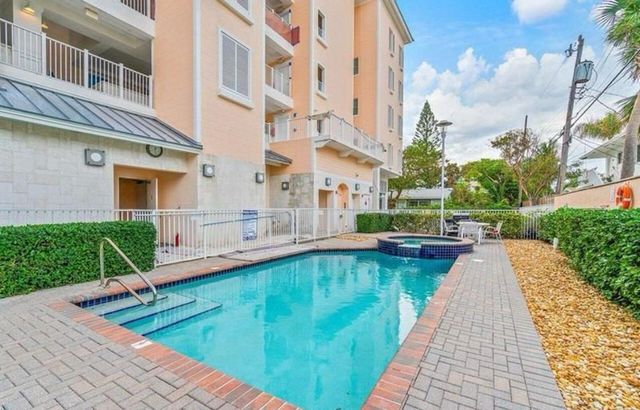 1931 NE 2nd Street 305, Deerfield Beach, FL 33441