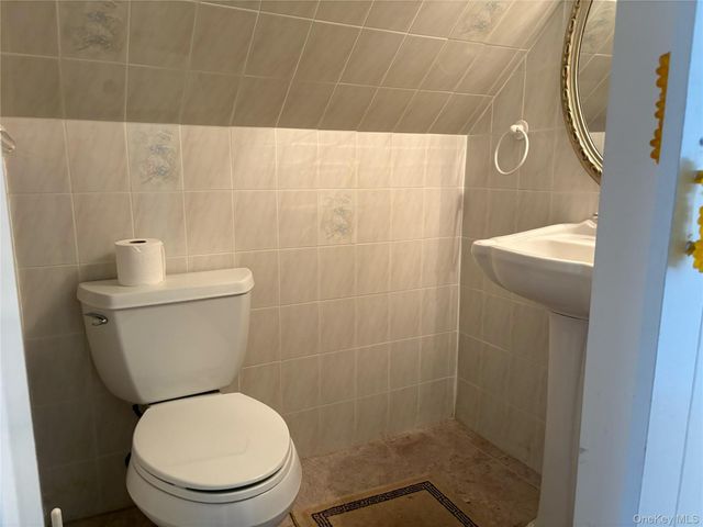 6911 180th Street, Fresh Meadows, NY 11365