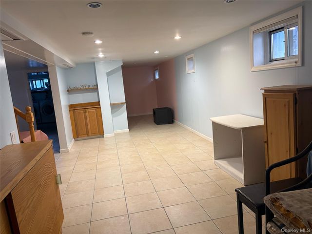 6911 180th Street, Fresh Meadows, NY 11365