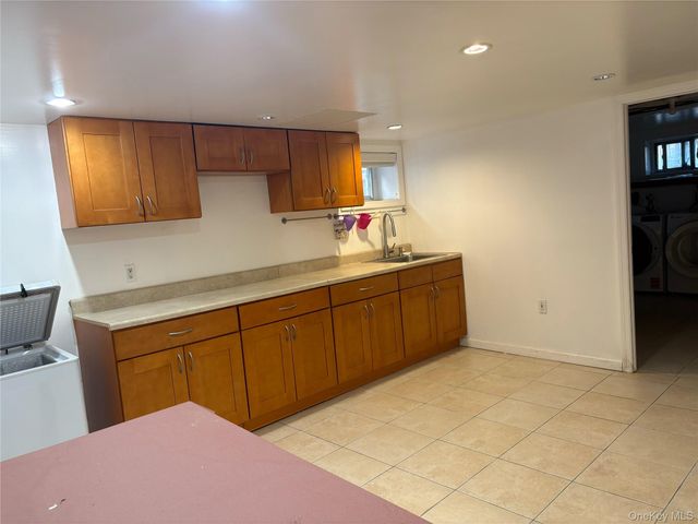 6911 180th Street, Fresh Meadows, NY 11365
