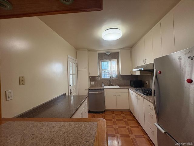 6911 180th Street, Fresh Meadows, NY 11365