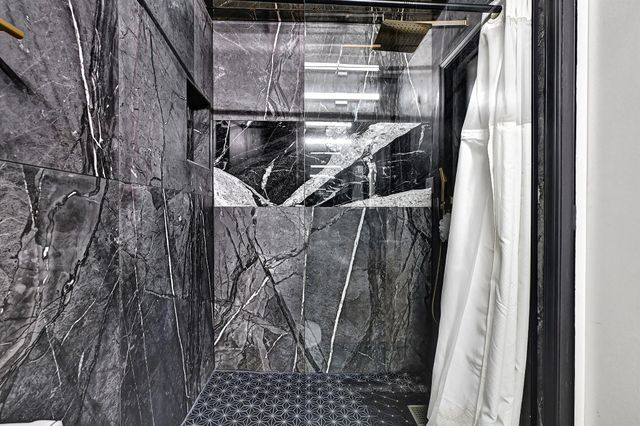 2100 Commonwealth Street, Houston, TX 77006