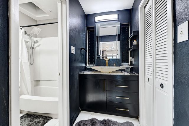 2100 Commonwealth Street, Houston, TX 77006