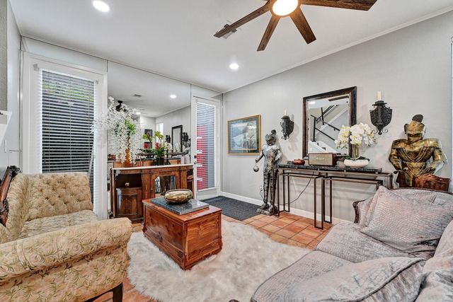 2100 Commonwealth Street, Houston, TX 77006