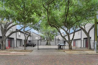 2100 Commonwealth Street, Houston, TX 77006