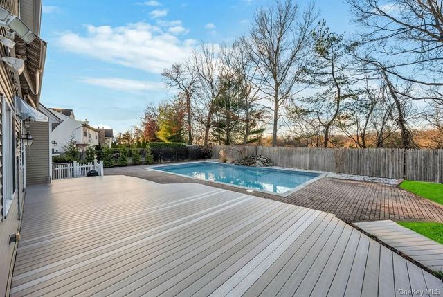 1 Crystal Court, Smithtown, NY 11787