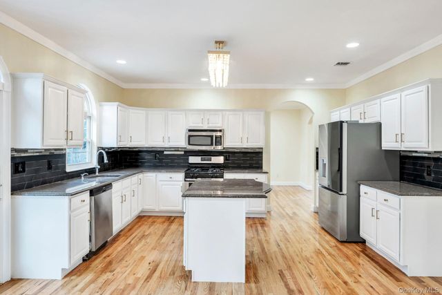 1 Crystal Court, Smithtown, NY 11787