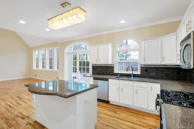 1 Crystal Court, Smithtown, NY 11787