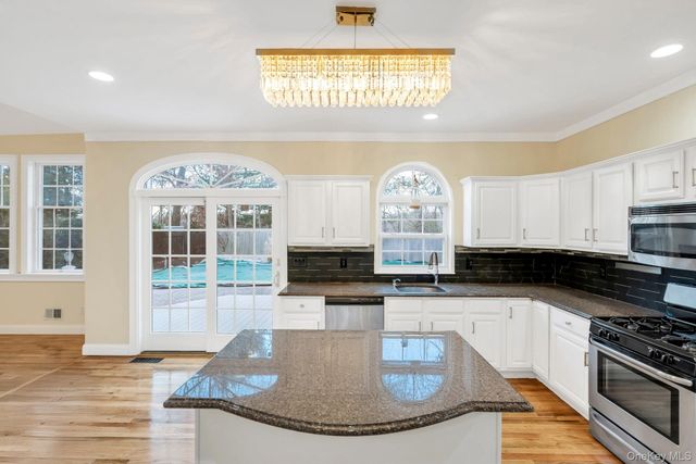 1 Crystal Court, Smithtown, NY 11787