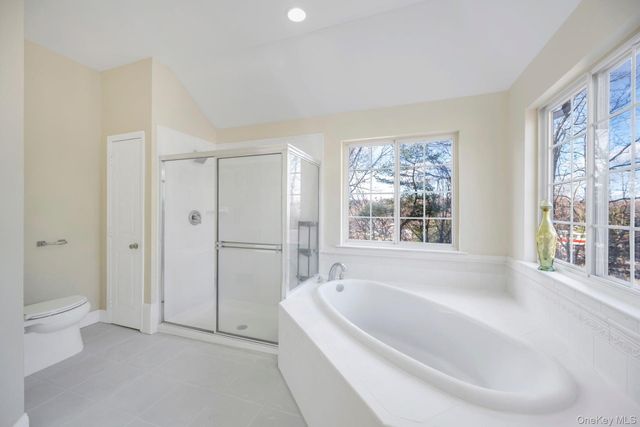 1 Crystal Court, Smithtown, NY 11787