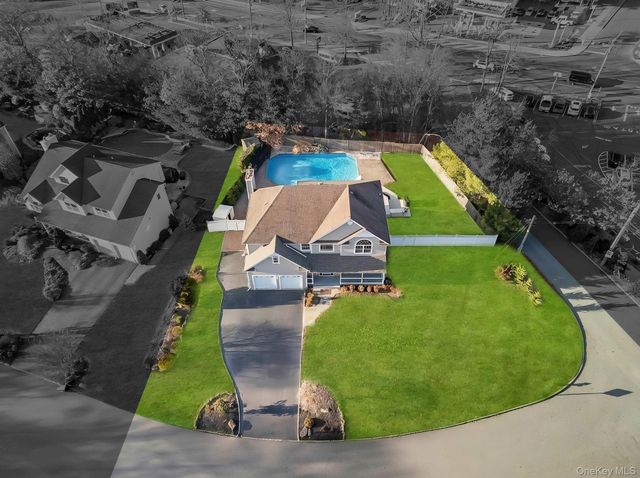 1 Crystal Court, Smithtown, NY 11787