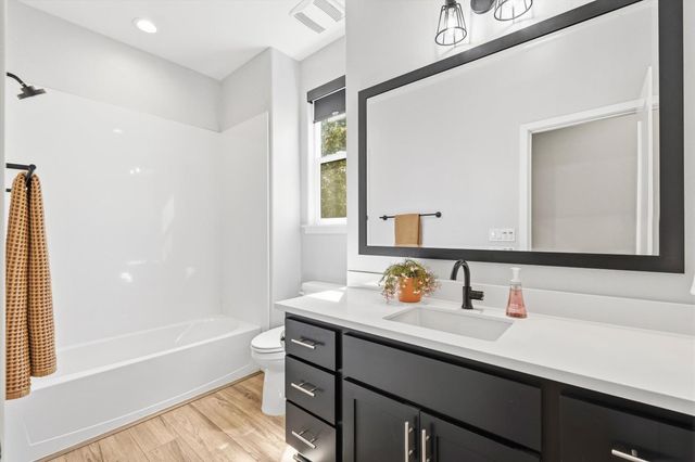 1019 D St, Sacramento, CA 95814