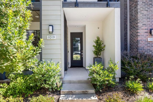 1019 D St, Sacramento, CA 95814