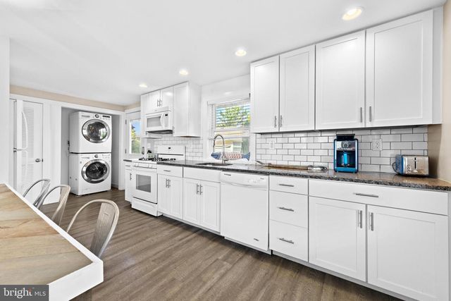 21 E 9 ST, Barnegat Light, NJ 08006