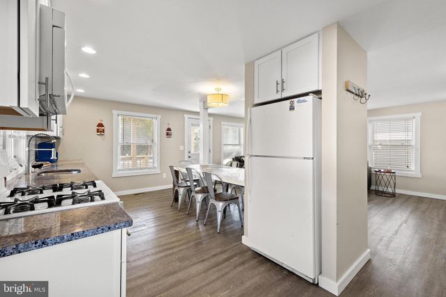 21 E 9 ST, Barnegat Light, NJ 08006
