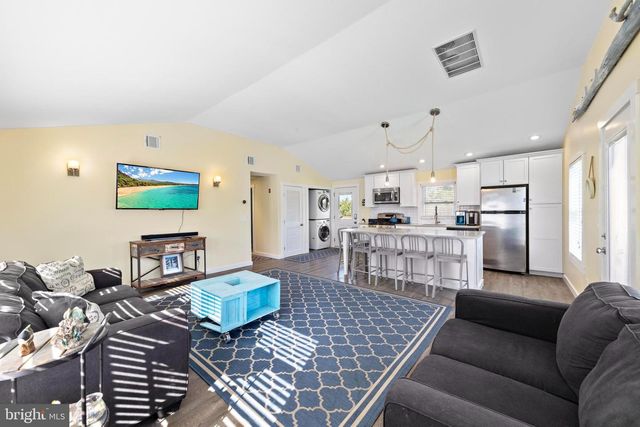 21 E 9 ST, Barnegat Light, NJ 08006